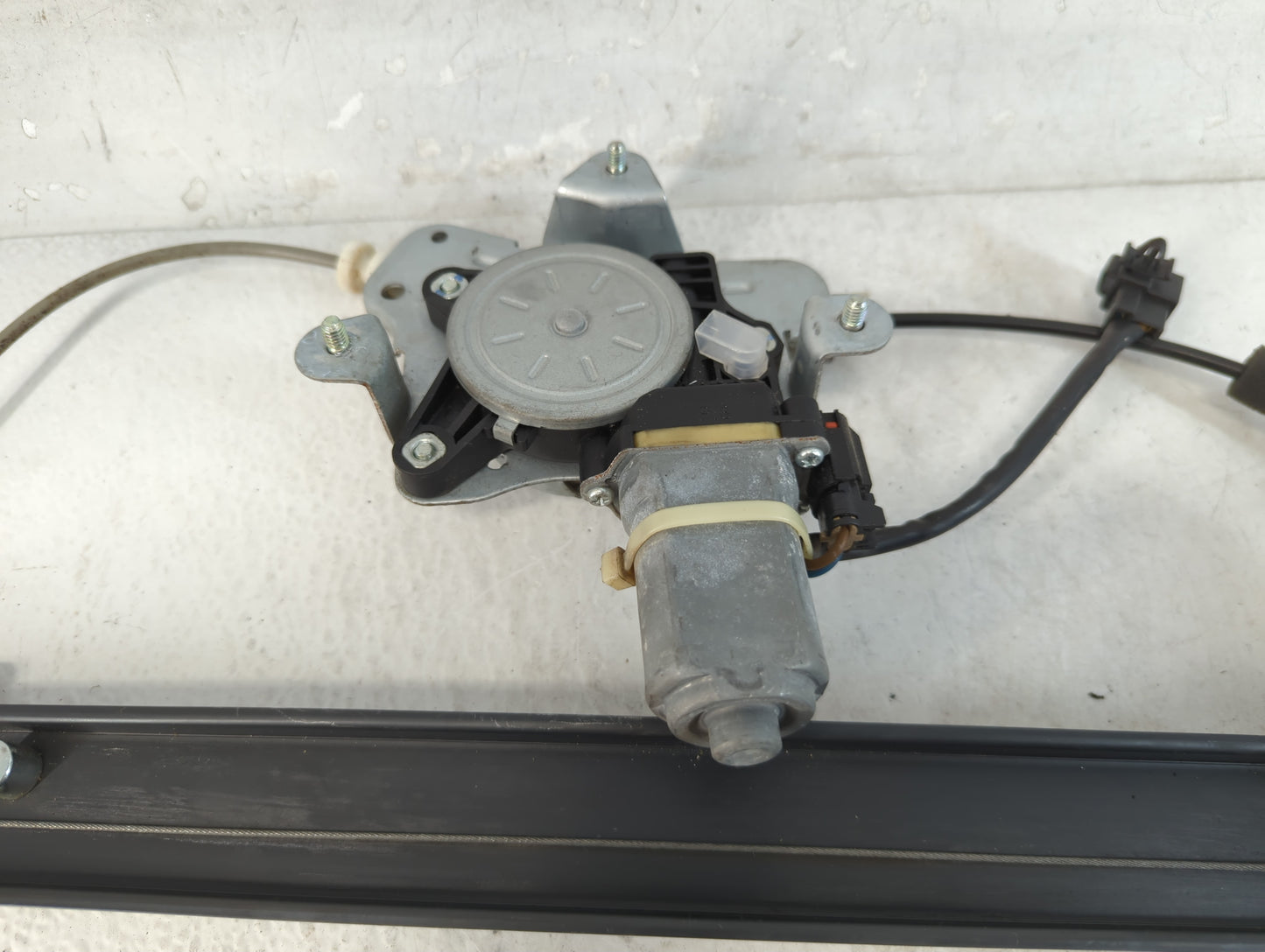 2008-2010 Saturn Vue Driver Rear Left Power Window Motor - Oemusedautoparts1.com