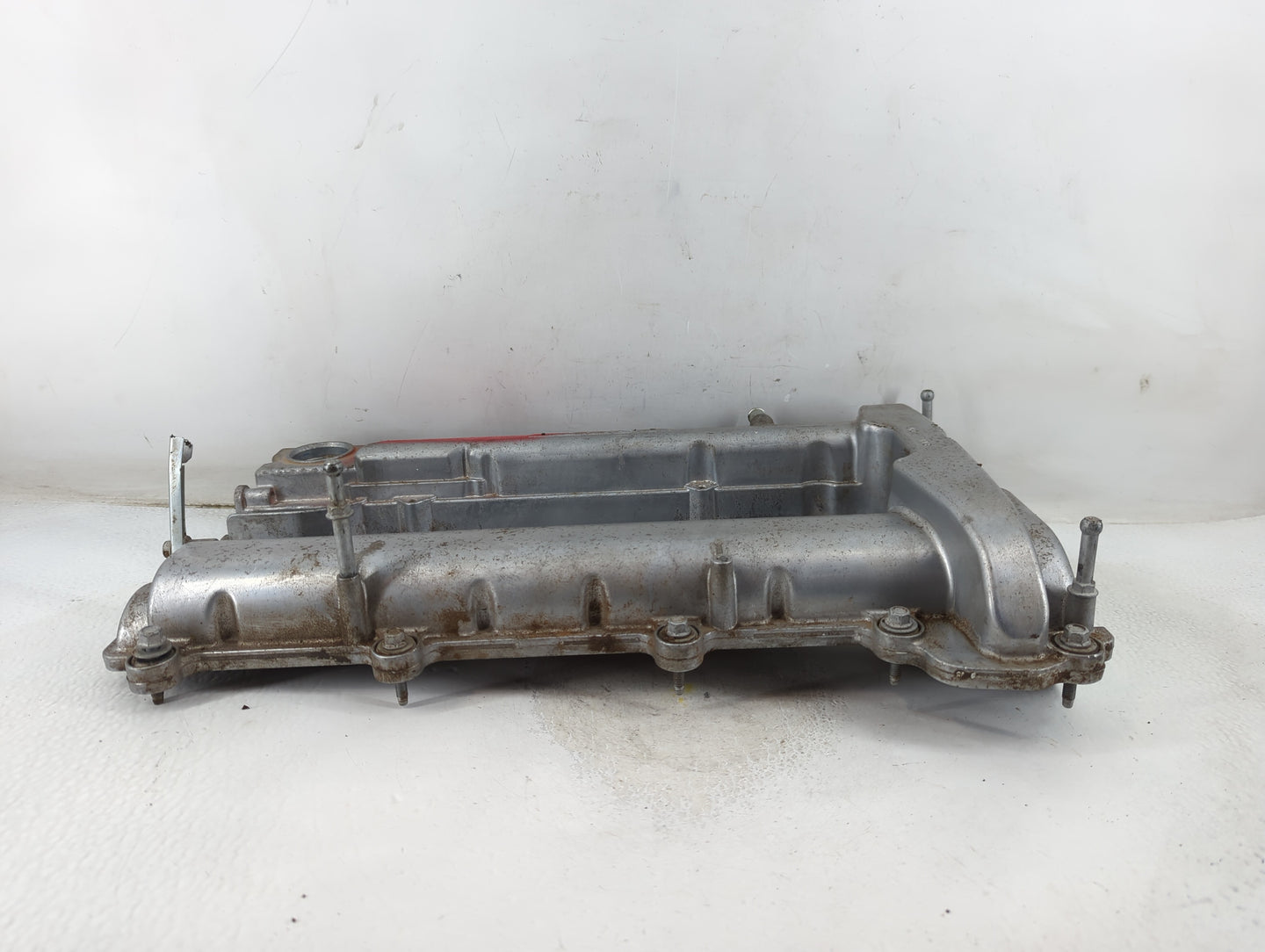 2009 Saturn Vue Driver Left Cylinder Head Valve Cover Fits OEM Used Auto Parts - Oemusedautoparts1.com
