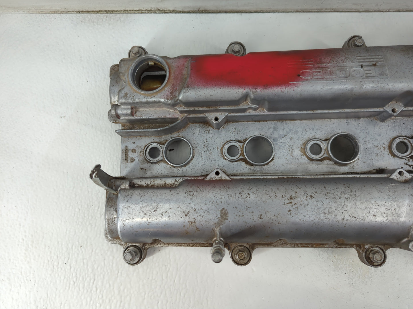 2009 Saturn Vue Driver Left Cylinder Head Valve Cover Fits OEM Used Auto Parts - Oemusedautoparts1.com