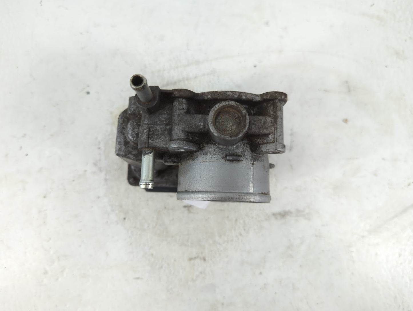 2008-2010 Saturn Vue Throttle Body P/N:00285 1K07 1060, 65J0 Fits Fits 2007 2008 2009 2010 2011 2012 OEM Used Auto Parts - O