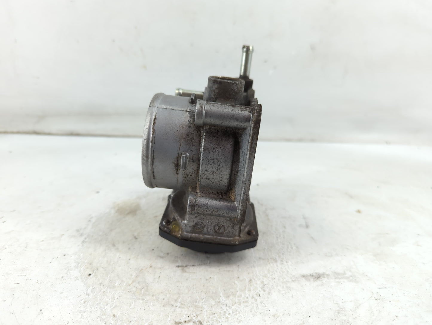 2008-2010 Saturn Vue Throttle Body P/N:00285 1K07 1060, 65J0 Fits Fits 2007 2008 2009 2010 2011 2012 OEM Used Auto Parts - O