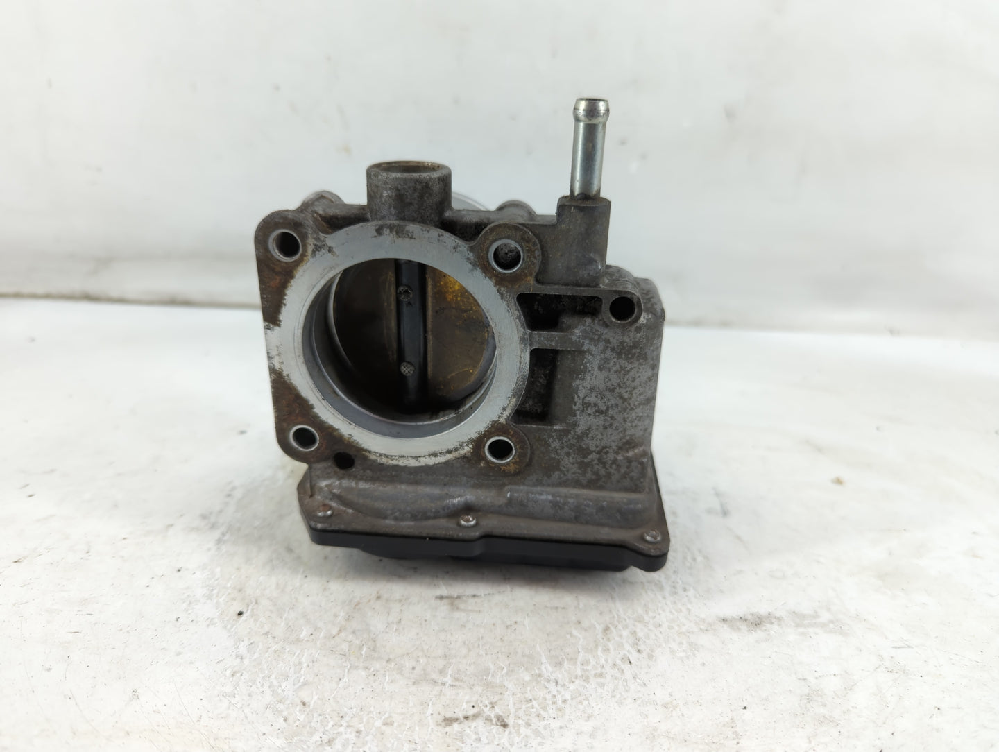 2008-2010 Saturn Vue Throttle Body P/N:00285 1K07 1060, 65J0 Fits Fits 2007 2008 2009 2010 2011 2012 OEM Used Auto Parts - O