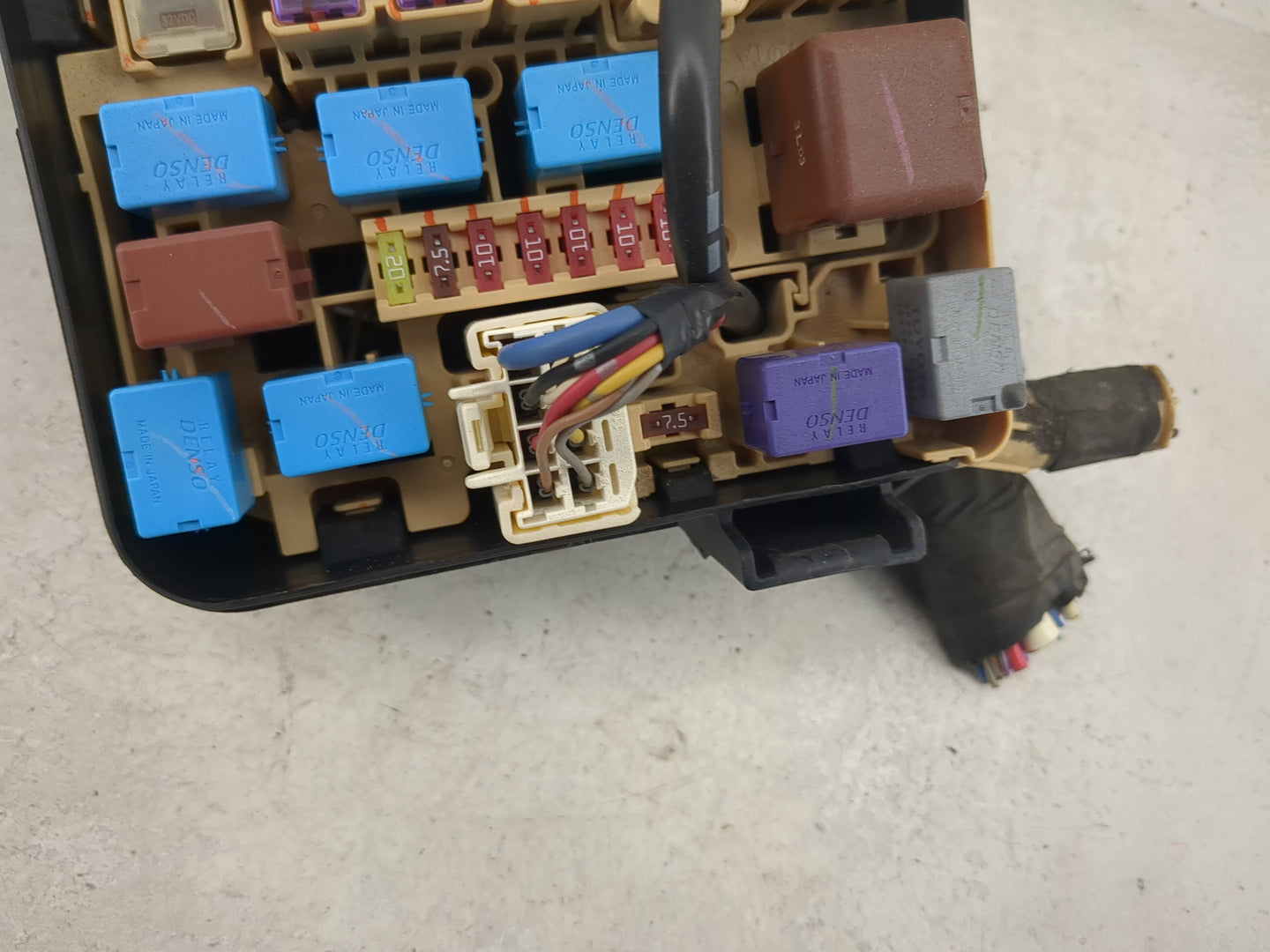 2005-2010 Scion Tc Fusebox Fuse Box Panel Relay Module Fits Fits 2005 2006 2007 2008 2009 2010 OEM Used Auto Parts - Oemused