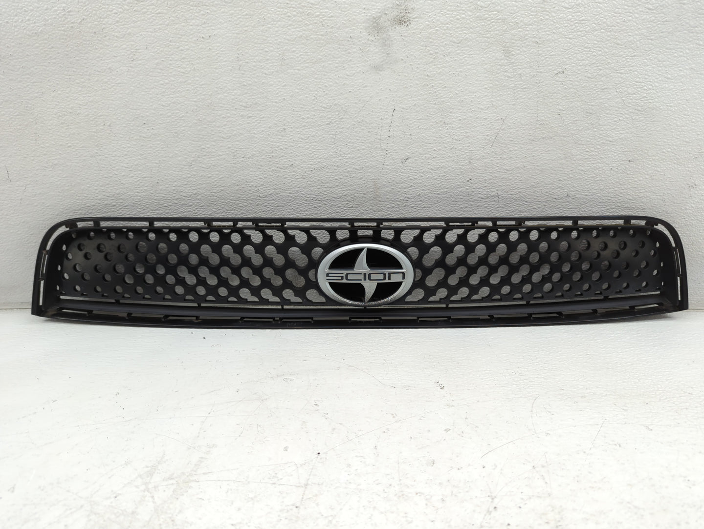 2007-2010 Scion Tc Front Grille Bumper Not Included 686233 - Oemusedautoparts1.com
