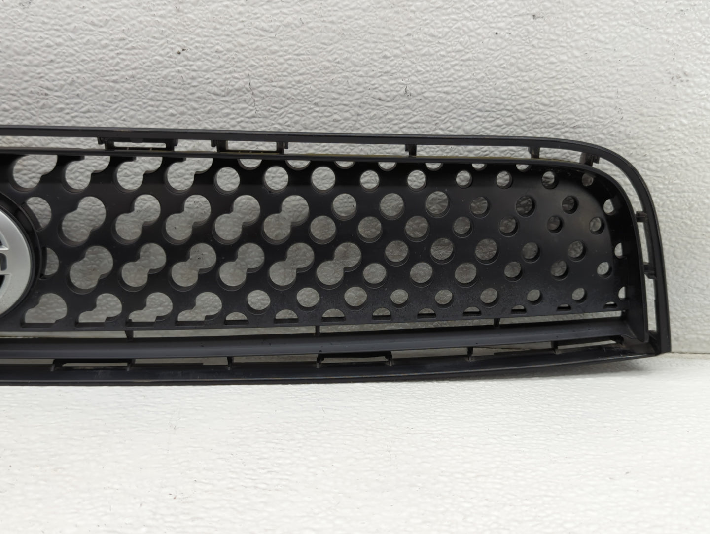 2007-2010 Scion Tc Front Grille Bumper Not Included 686233 - Oemusedautoparts1.com