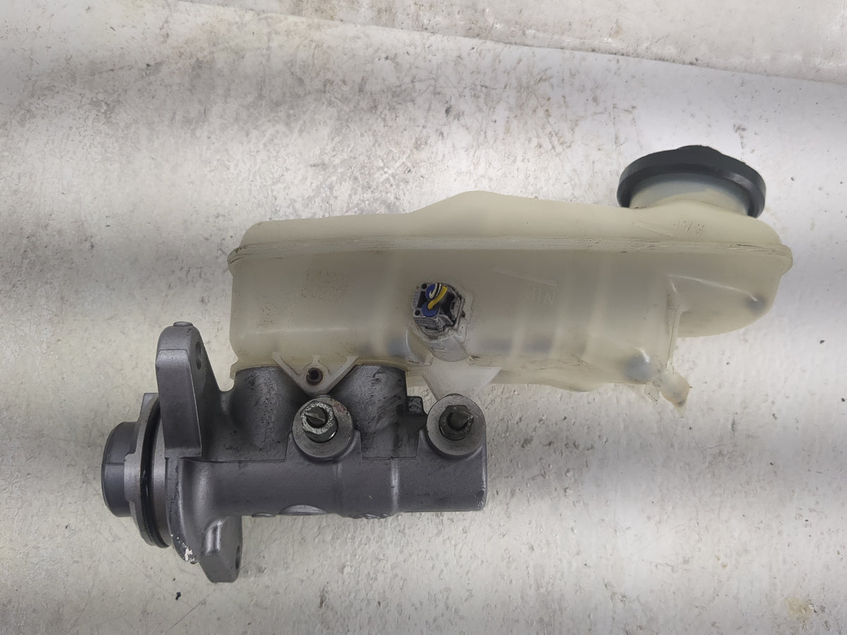 2008-2012 Scion Xb Brake Master Cylinder 1496923 - Oemusedautoparts1.com