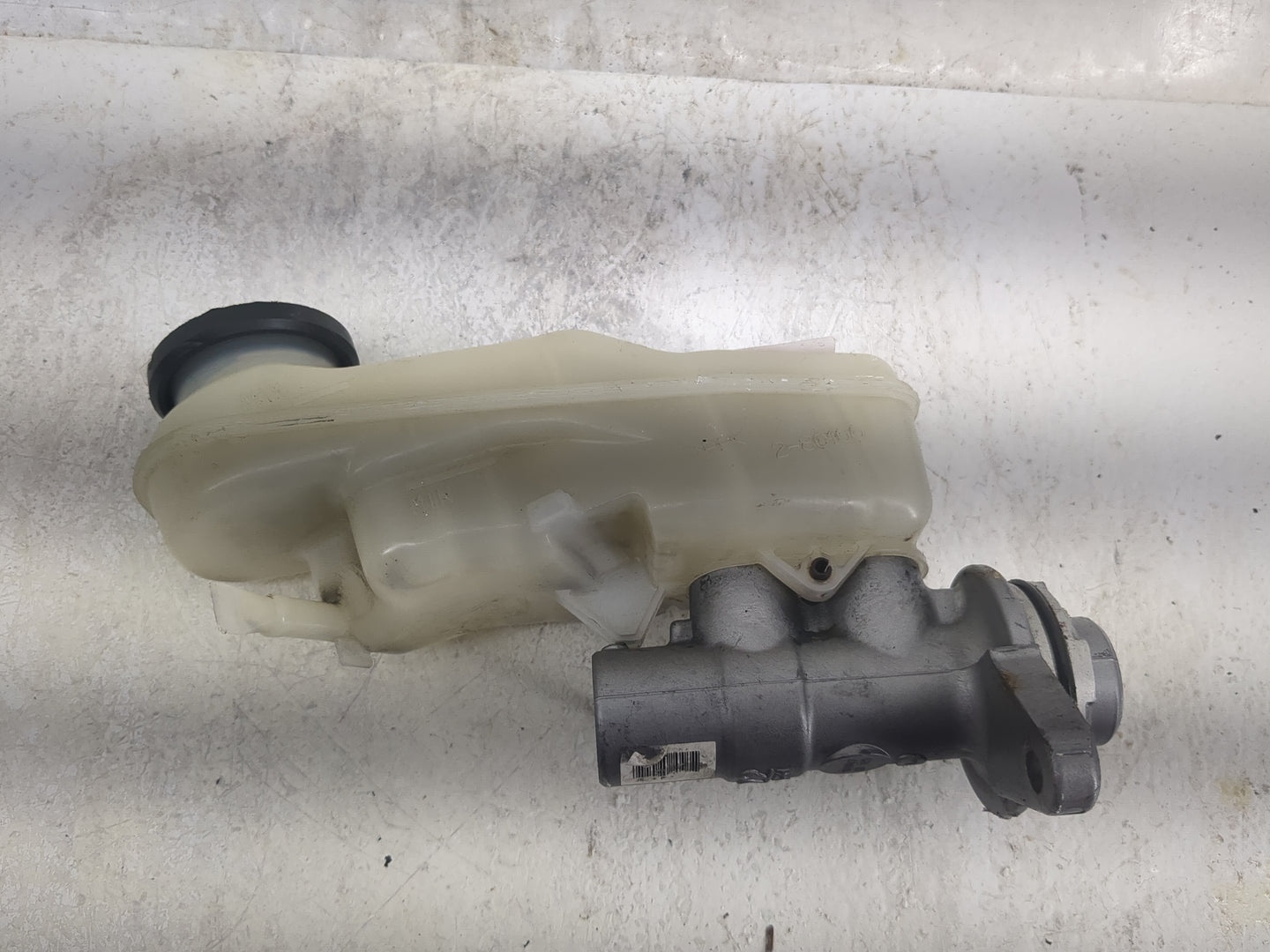2008-2012 Scion Xb Brake Master Cylinder 1496923 - Oemusedautoparts1.com