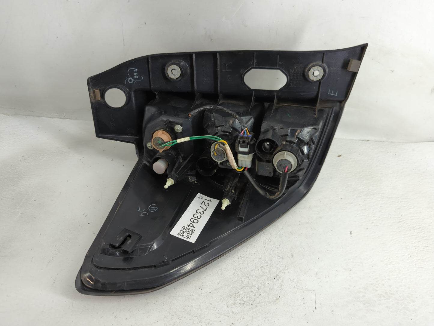 2009 Subaru Forester Tail Light Assembly Passenger Right OEM P/N:220-20048 220-20046 Fits OEM Used Auto Parts - Oemusedautop