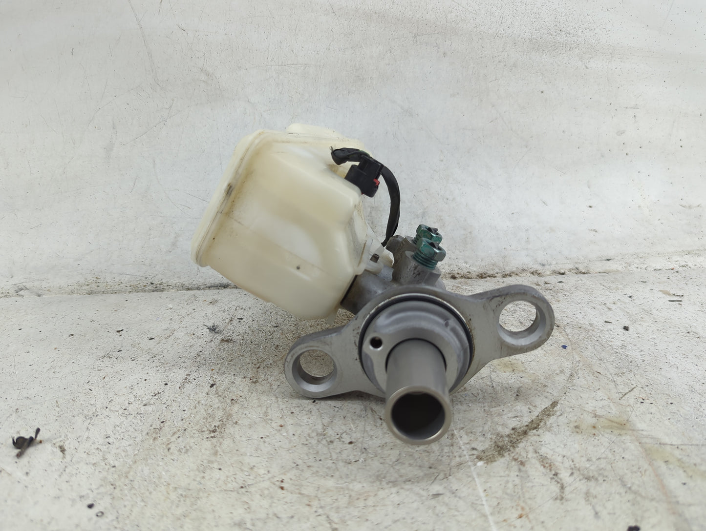 Subaru Forester Brake Master Cylinder 1490506 - Oemusedautoparts1.com