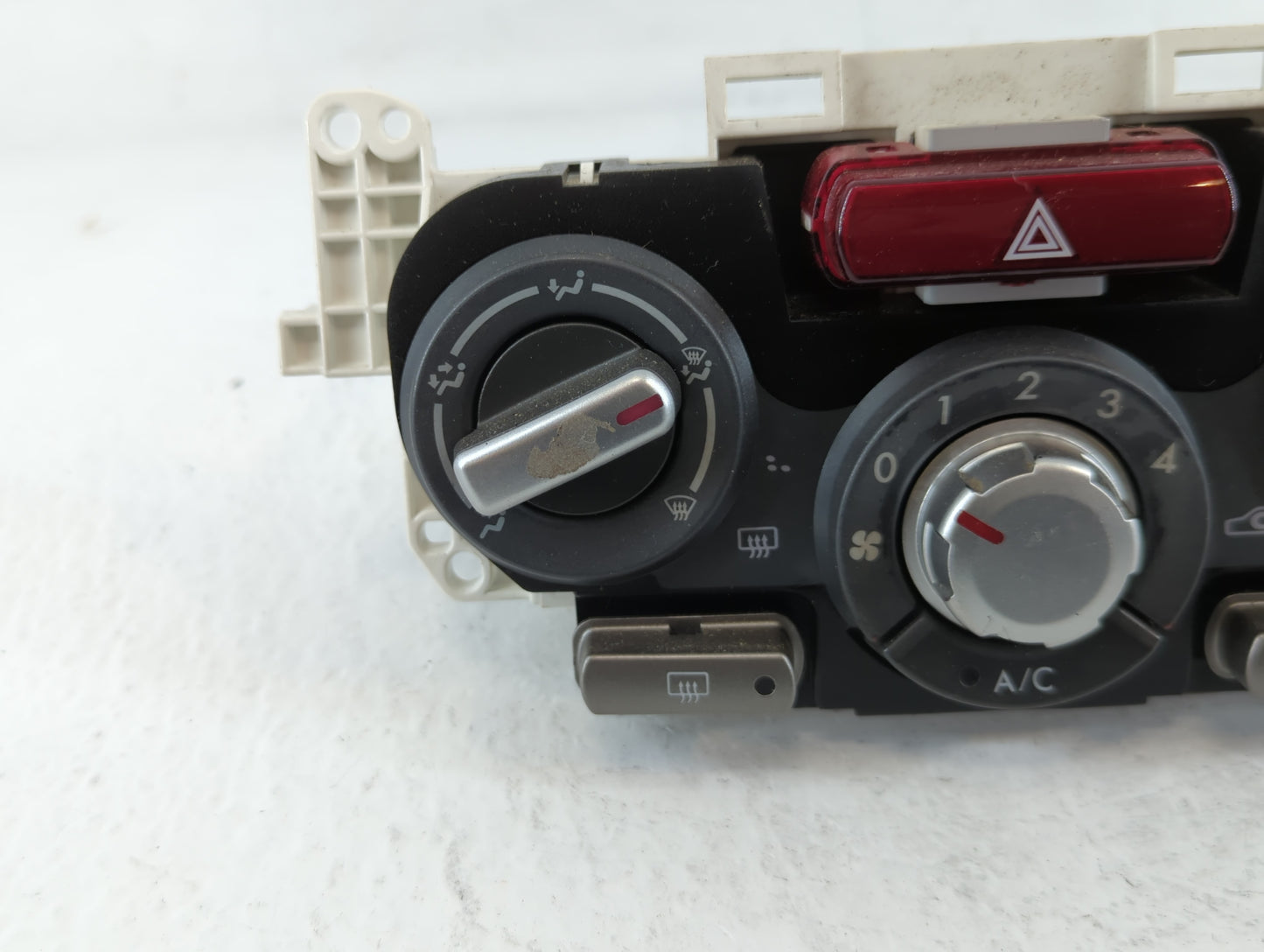 2009 Subaru Forester Climate Control Module Temperature AC/Heater Replacement P/N:72311SC050 Fits OEM Used Auto Parts - Oemu