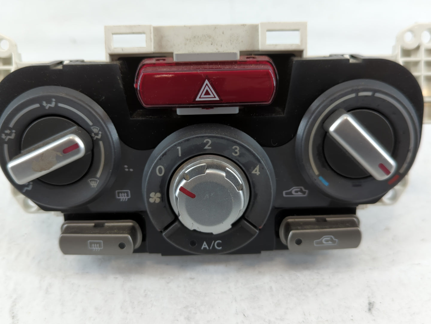 2009 Subaru Forester Climate Control Module Temperature AC/Heater Replacement P/N:72311SC050 Fits OEM Used Auto Parts - Oemu