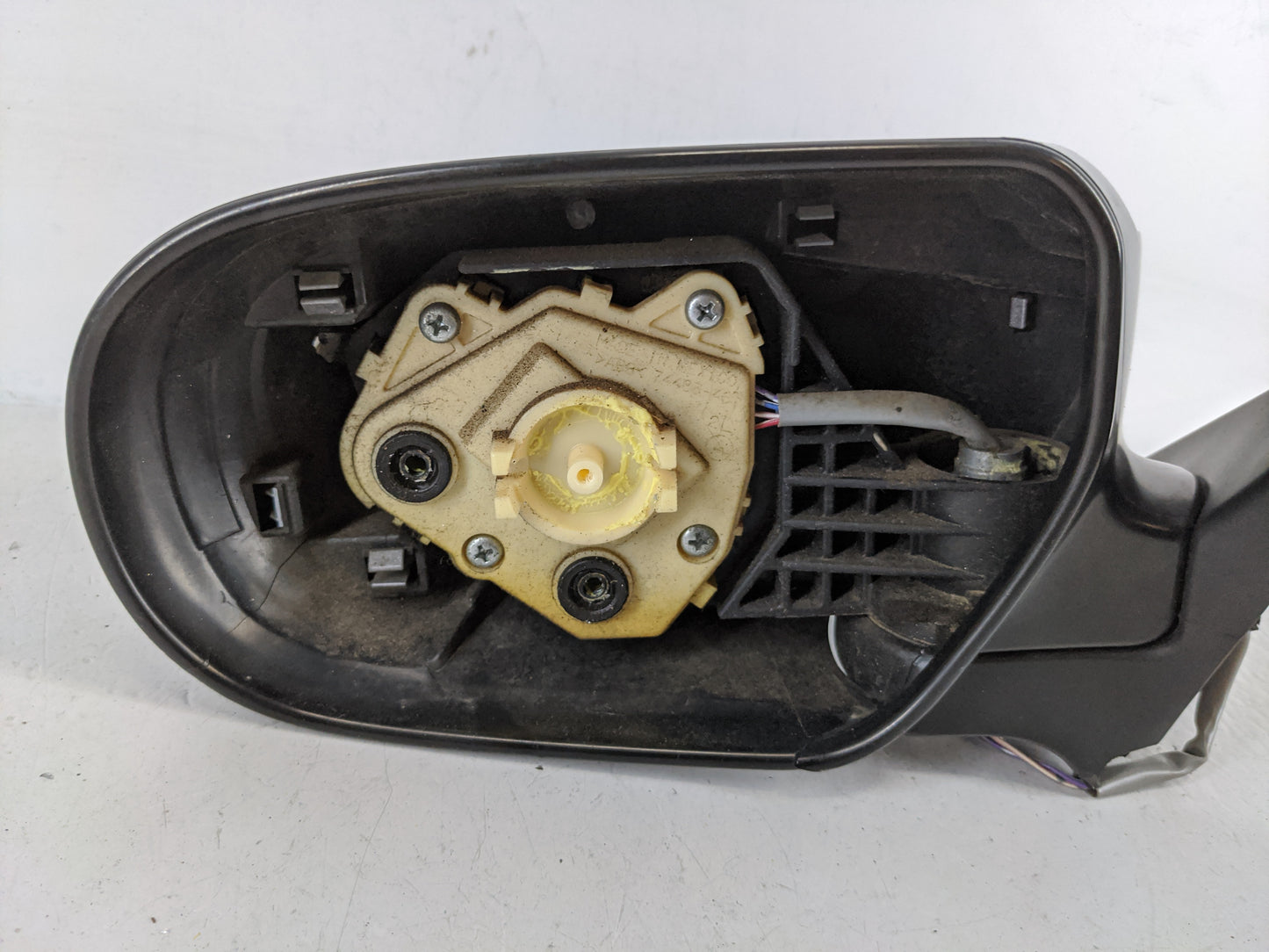 2005-2009 Subaru Legacy Driver Side View Mirror - Left Door Mirror OEM Used - Oemusedautoparts1.com