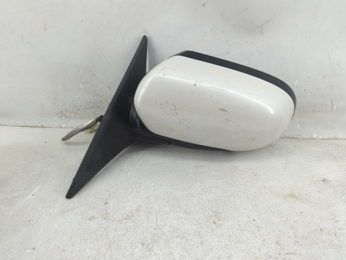 2005-2009 Subaru Legacy Driver Side View Mirror - Left Door Mirror OEM Used - Oemusedautoparts1.com