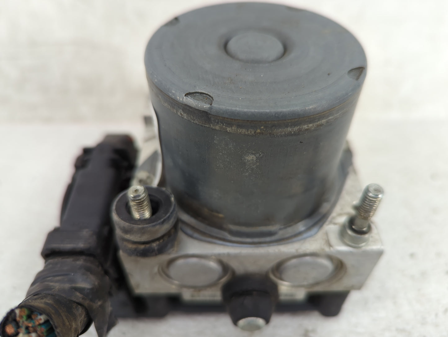 2008-2009 Subaru Legacy ABS Pump Control Module Replacement P/N:0 265 800 685 Fits Fits 2008 2009 OEM Used Auto Parts - Oemu