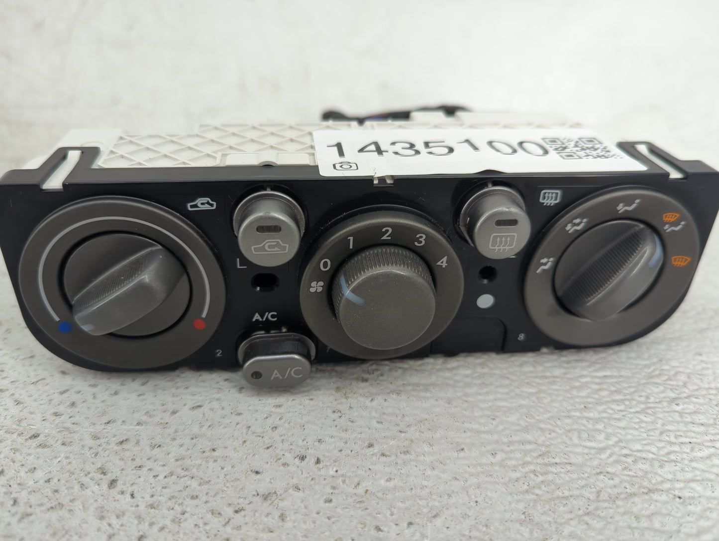 2005-2009 Subaru Legacy Climate Control Module Temperature AC/Heater Replacement P/N:72311AG04A 46570-2683 Fits OEM Used Aut