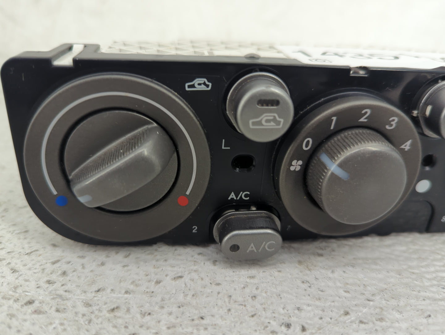 2005-2009 Subaru Legacy Climate Control Module Temperature AC/Heater Replacement P/N:72311AG04A 46570-2683 Fits OEM Used Aut