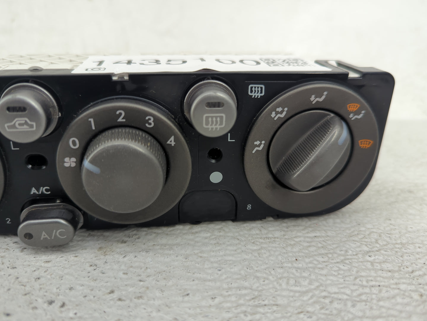2005-2009 Subaru Legacy Climate Control Module Temperature AC/Heater Replacement P/N:72311AG04A 46570-2683 Fits OEM Used Aut