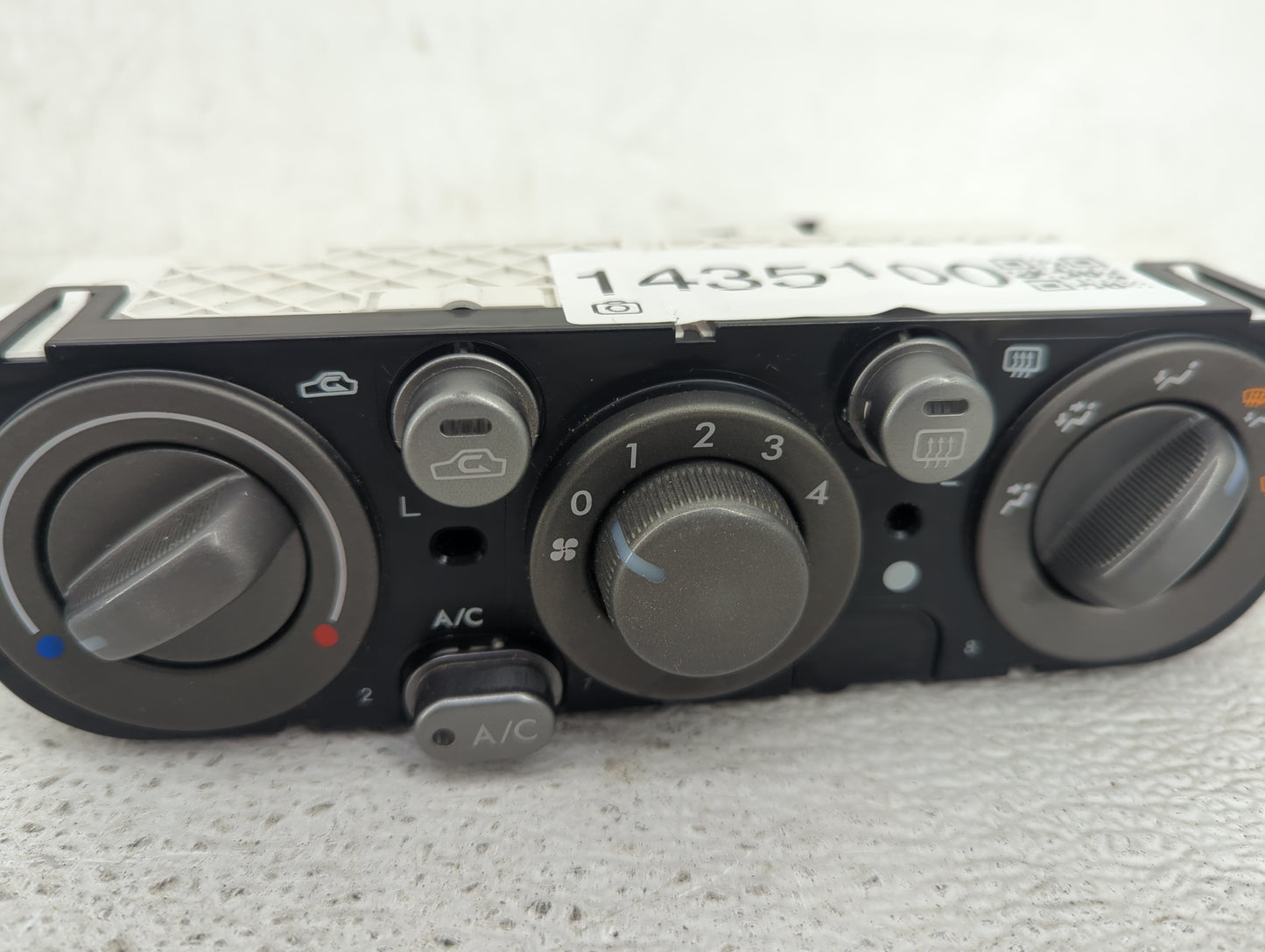 2005-2009 Subaru Legacy Climate Control Module Temperature AC/Heater Replacement P/N:72311AG04A 46570-2683 Fits OEM Used Aut