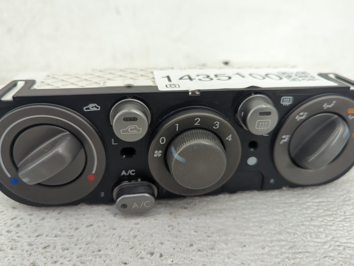 2005-2009 Subaru Legacy Climate Control Module Temperature AC/Heater Replacement P/N:72311AG04A 46570-2683 Fits OEM Used Aut
