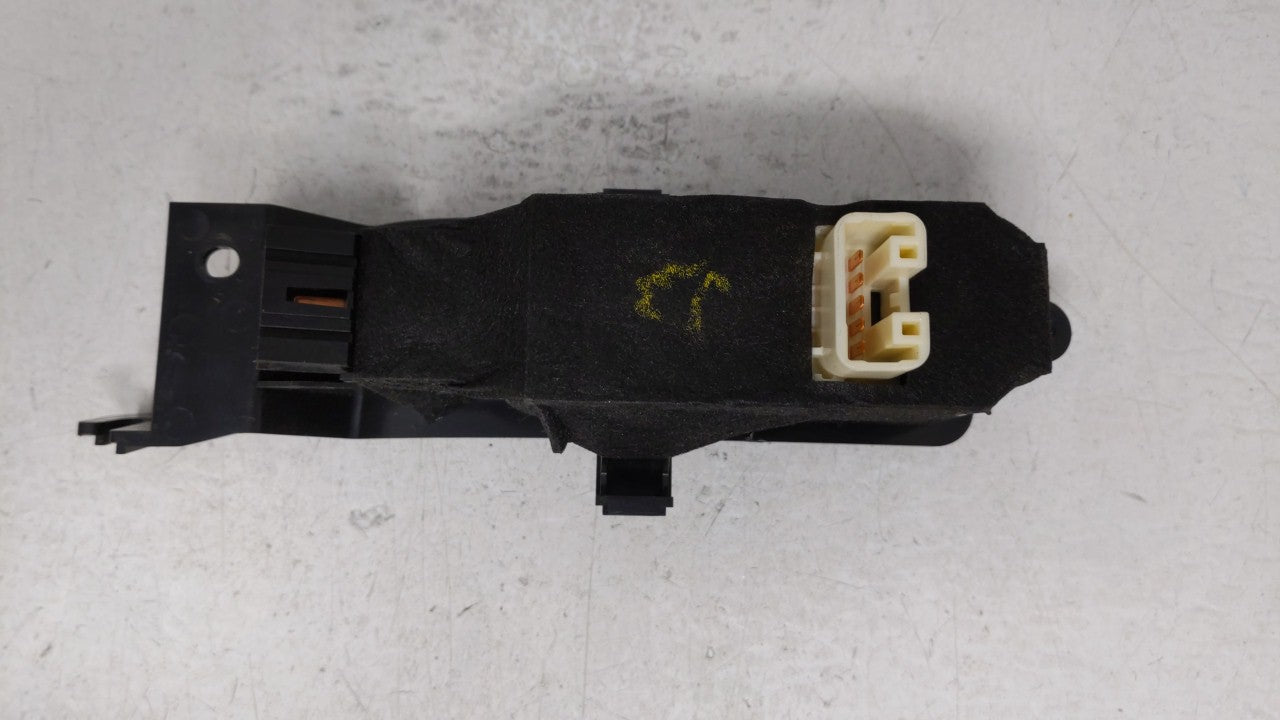2009 Subaru Legacy Passeneger Right Power Window Switch - Oemusedautoparts1.com