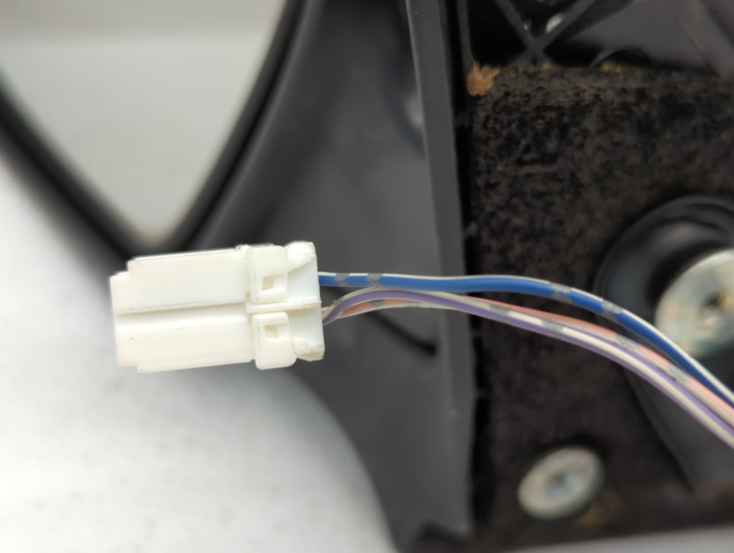 2005-2009 Subaru Legacy Driver Side View Mirror - Left Door Mirror OEM Used - Oemusedautoparts1.com