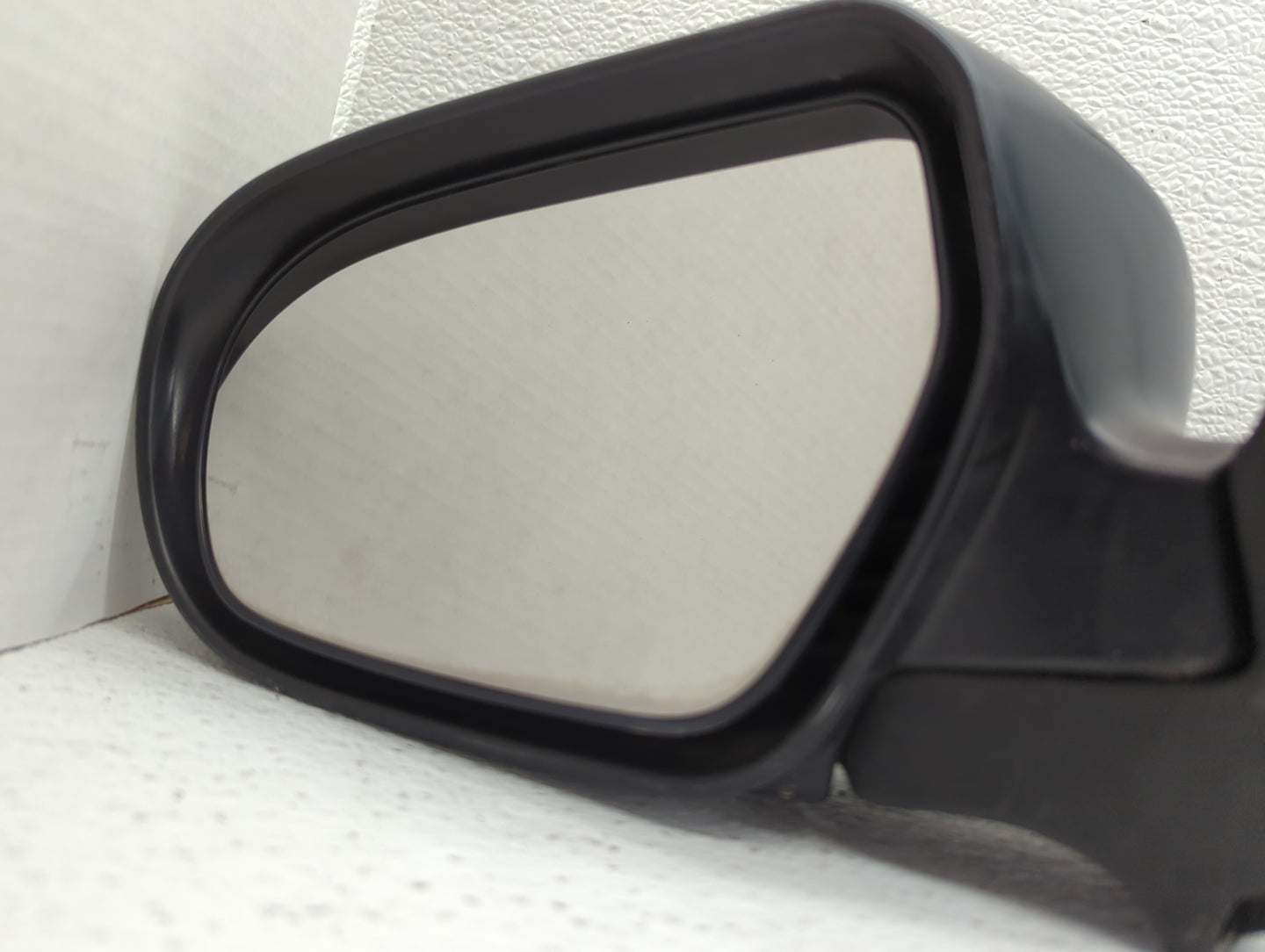 2005-2009 Subaru Legacy Driver Side View Mirror - Left Door Mirror OEM Used - Oemusedautoparts1.com