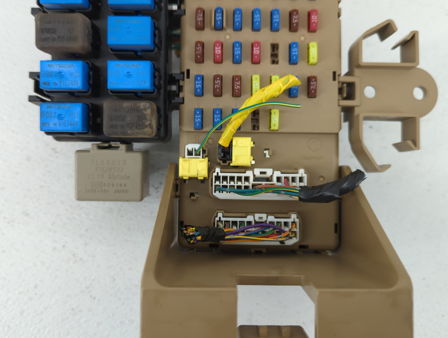 2009 Subaru Legacy Fusebox Fuse Box Panel Relay Module P/N:82201AG05A Fits OEM Used Auto Parts - Oemusedautoparts1.com