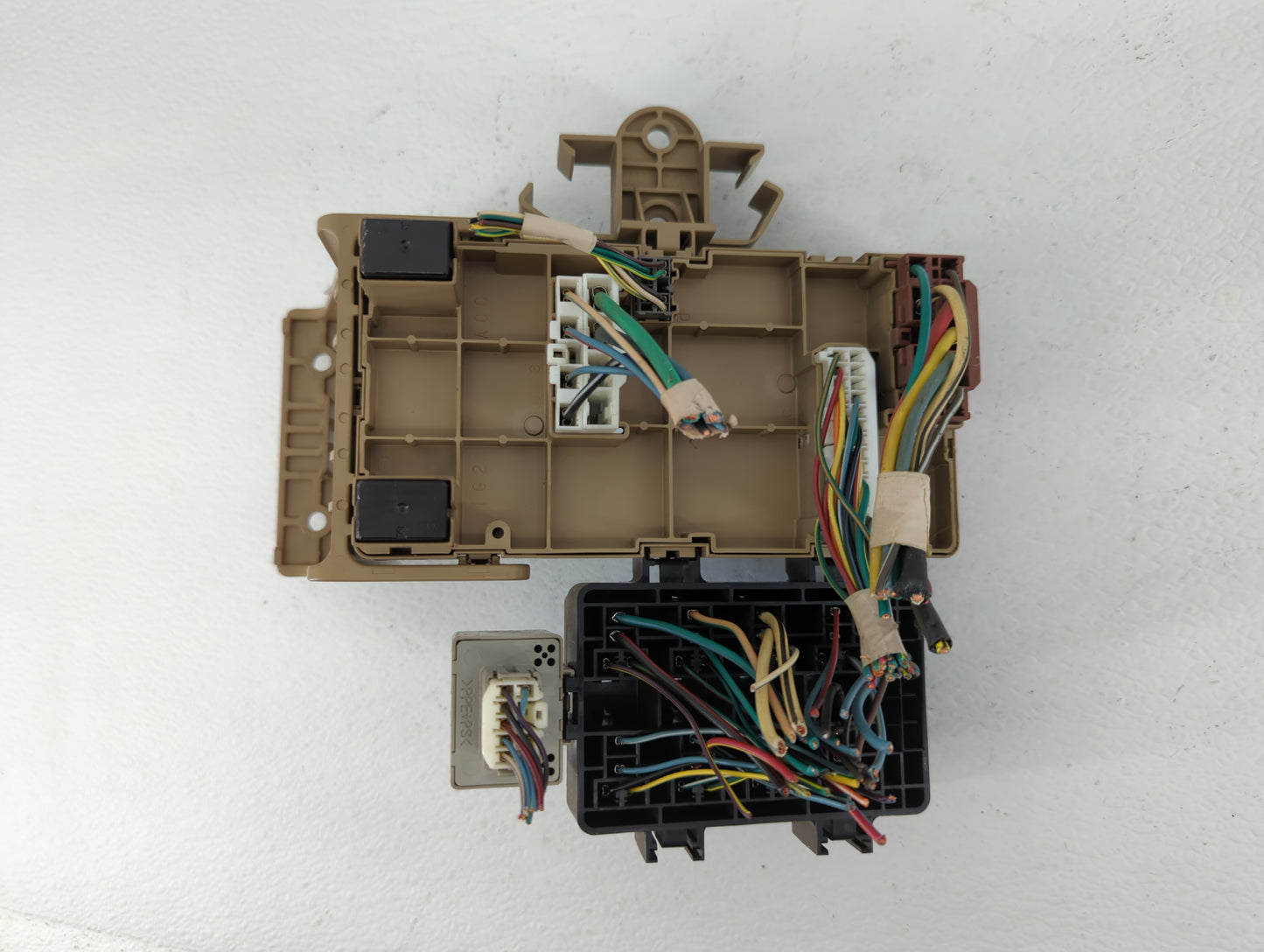 2009 Subaru Legacy Fusebox Fuse Box Panel Relay Module P/N:82201AG05A Fits OEM Used Auto Parts - Oemusedautoparts1.com