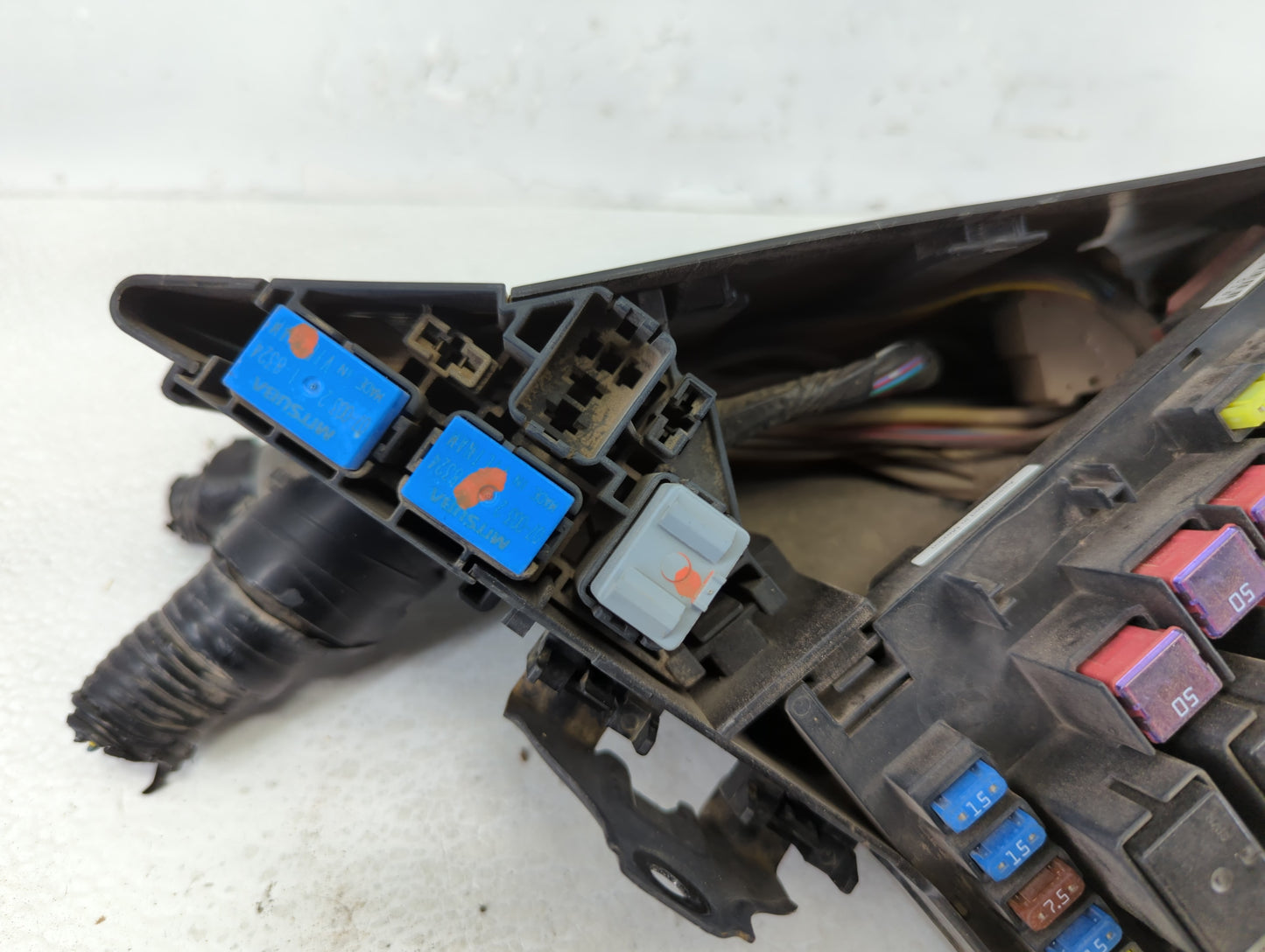 2006-2009 Subaru Legacy Fusebox Fuse Box Panel Relay Module P/N:82241AG00E MB100200B Fits Fits 2006 2007 2008 2009 OEM Used 