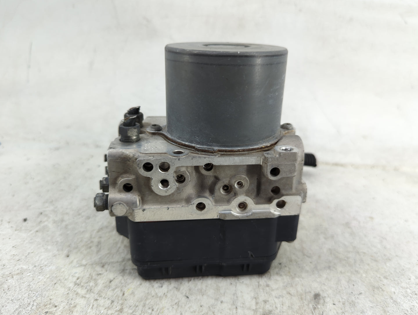 2008-2014 Subaru Tribeca ABS Pump Control Module Replacement P/N:133800 Fits Fits 2008 2009 2010 2011 2012 2013 2014 OEM Use