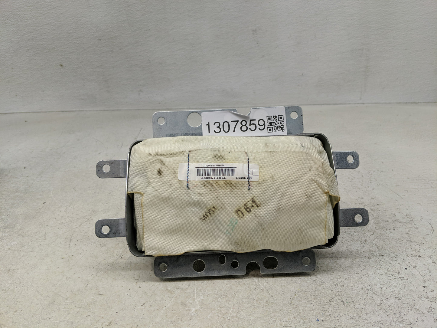 2009-2012 Suzuki Equator Air Bag Passenger Right Dashboard OEM Fits Fits 2009 2010 2011 2012 OEM Used Auto Parts - Oemusedau