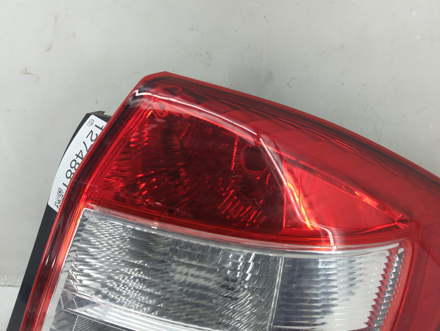 2007-2013 Suzuki Sx4 Tail Light Assembly Passenger Right OEM P/N:220-59152 Fits Fits 2007 2008 2009 2010 2011 2012 2013 OEM 