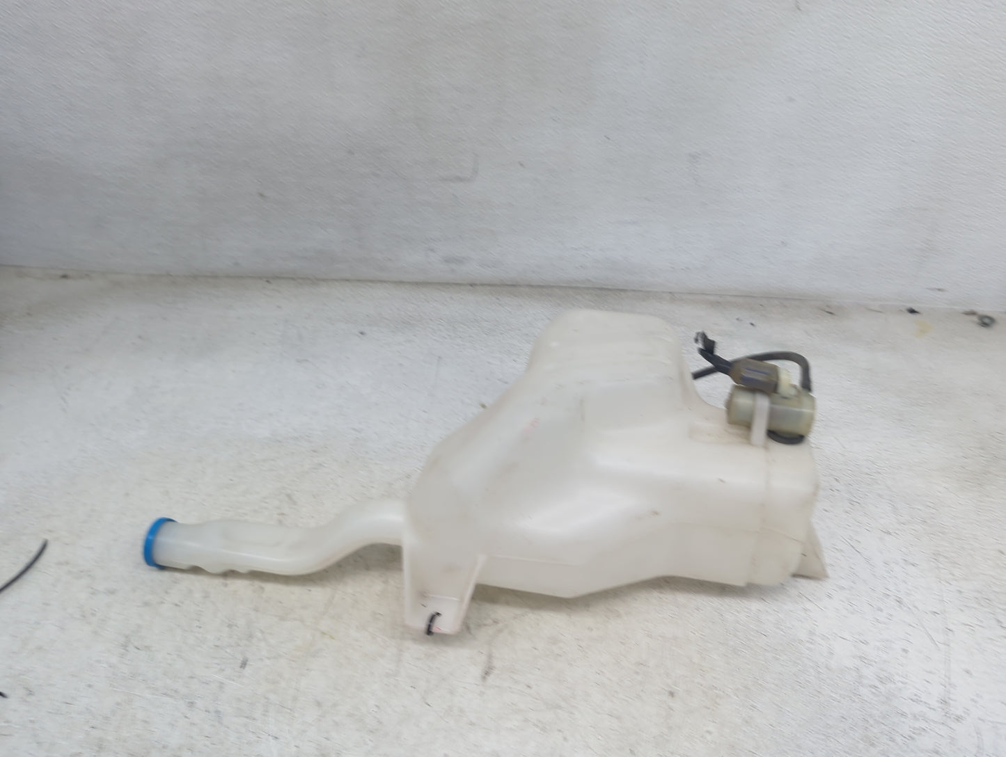 2008-2013 Suzuki Sx4 Windshield Washer Fluid Reservoir Bottle Oem 1473578 - Oemusedautoparts1.com