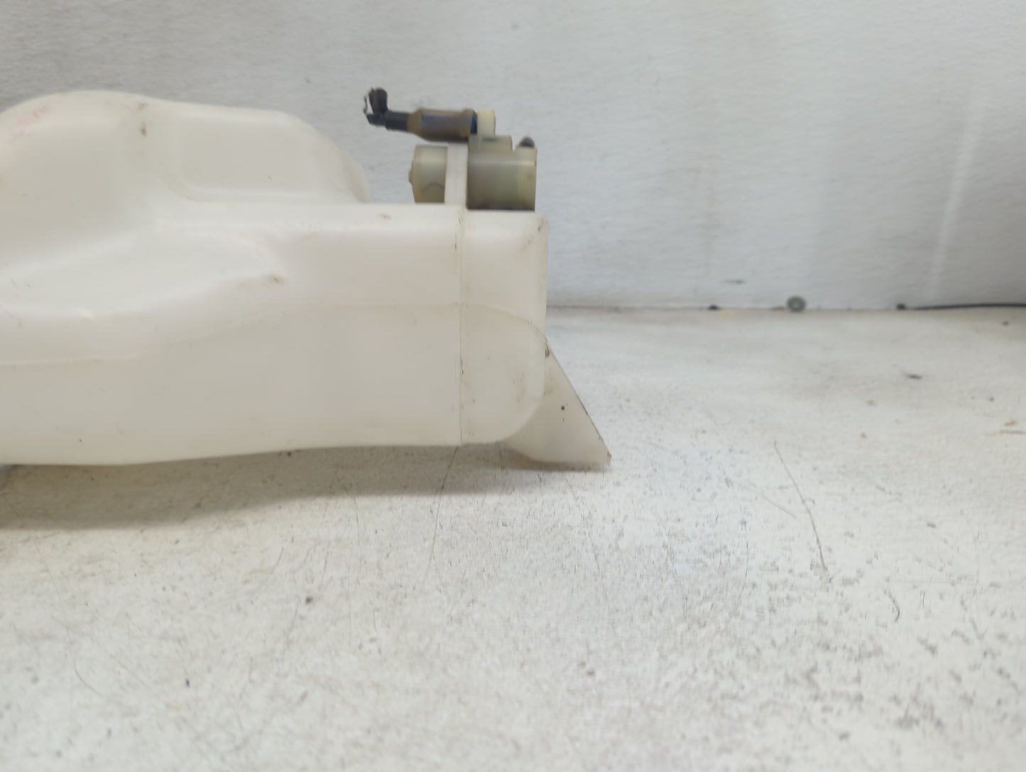 2008-2013 Suzuki Sx4 Windshield Washer Fluid Reservoir Bottle Oem 1473578 - Oemusedautoparts1.com