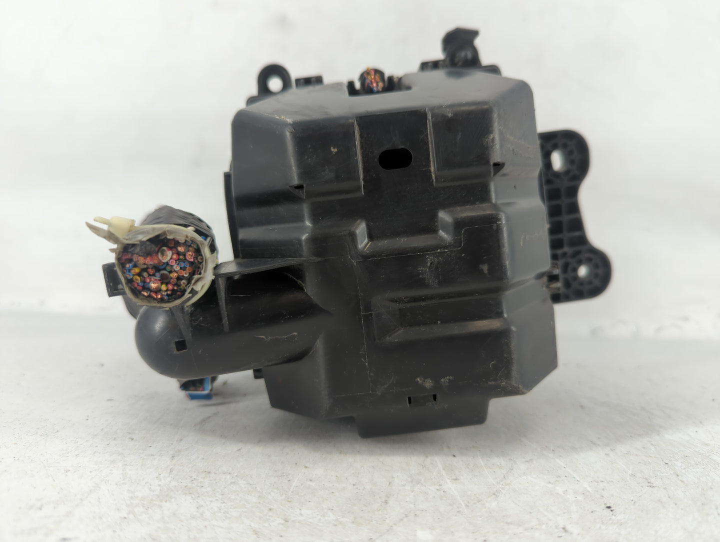 2009 Suzuki Vitara Fusebox Fuse Box Panel Relay Module Fits Fits 2006 2007 2008 OEM Used Auto Parts - Oemusedautoparts1.com