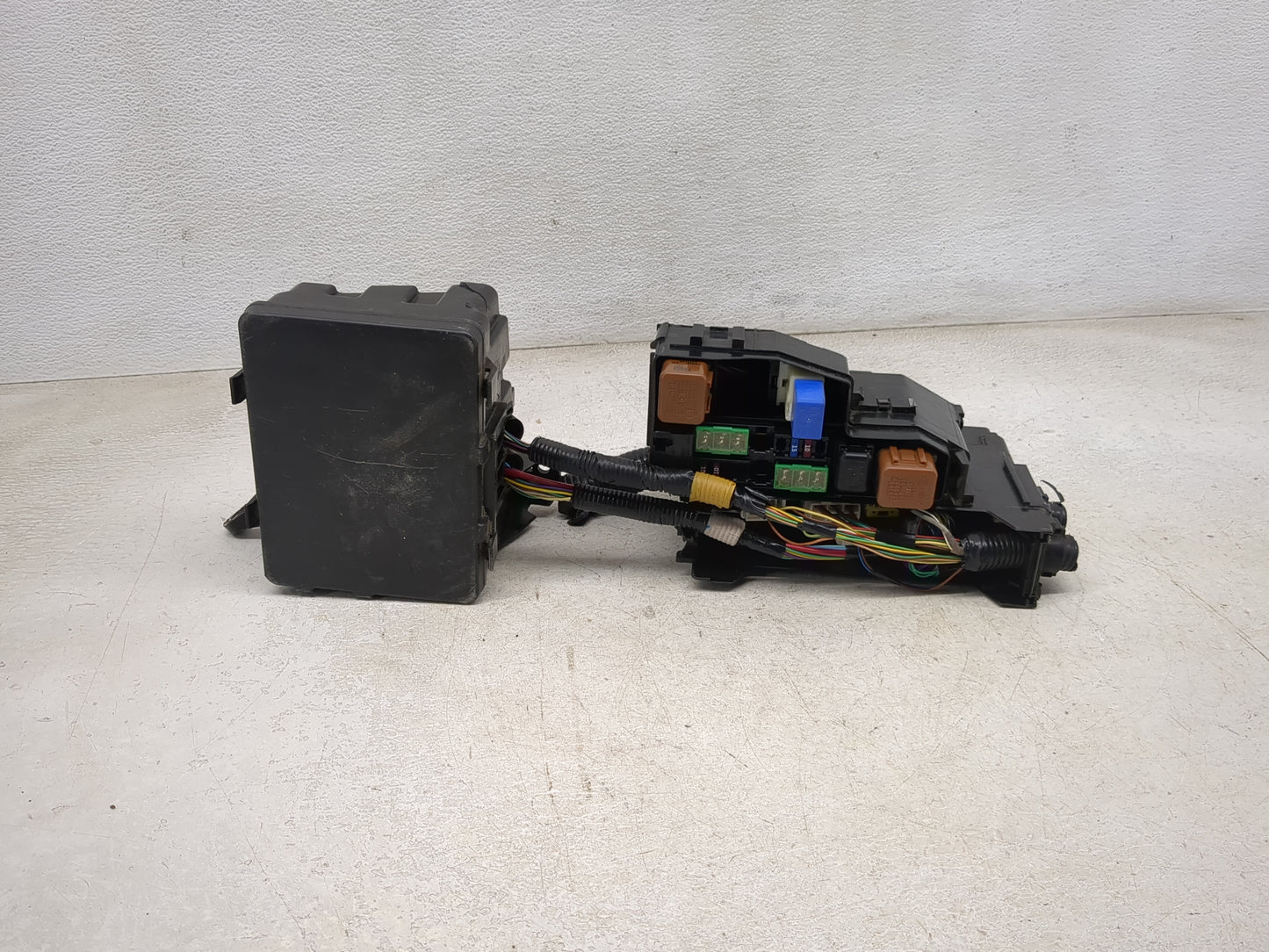 2009 Suzuki Vitara Fusebox Fuse Box Panel Relay Module P/N:PP-TD10 Fits Fits 2006 2007 2008 OEM Used Auto Parts - Oemusedaut