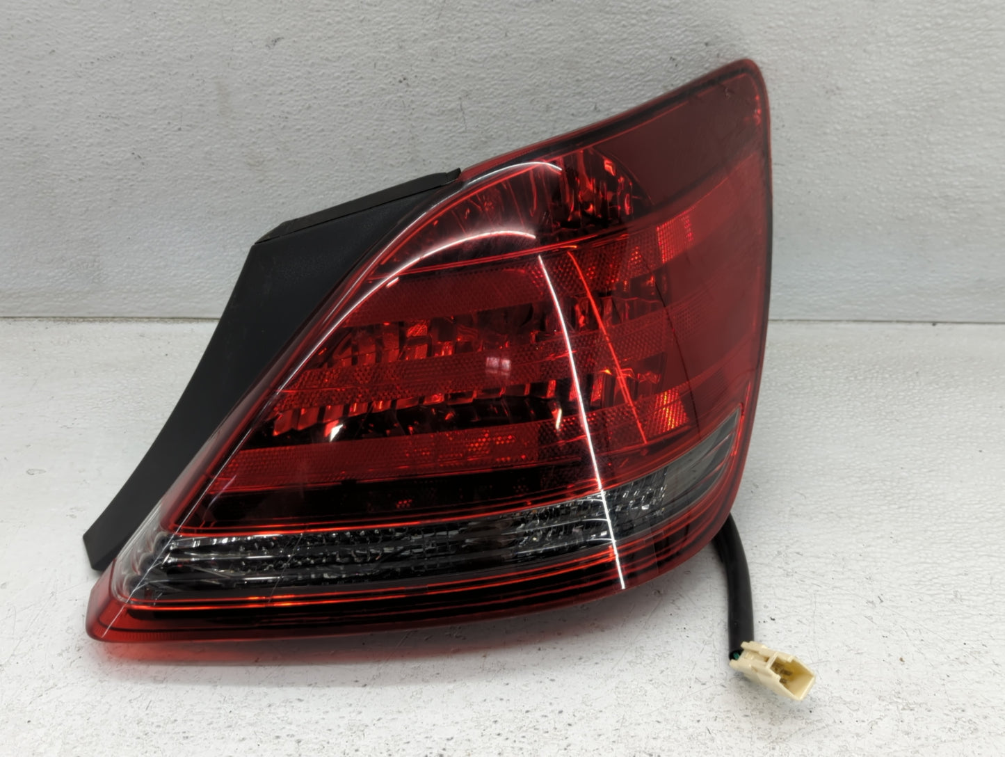 2008-2010 Toyota Avalon Driver Left Side Deck Lid Mounted Tail Light Red - Oemusedautoparts1.com