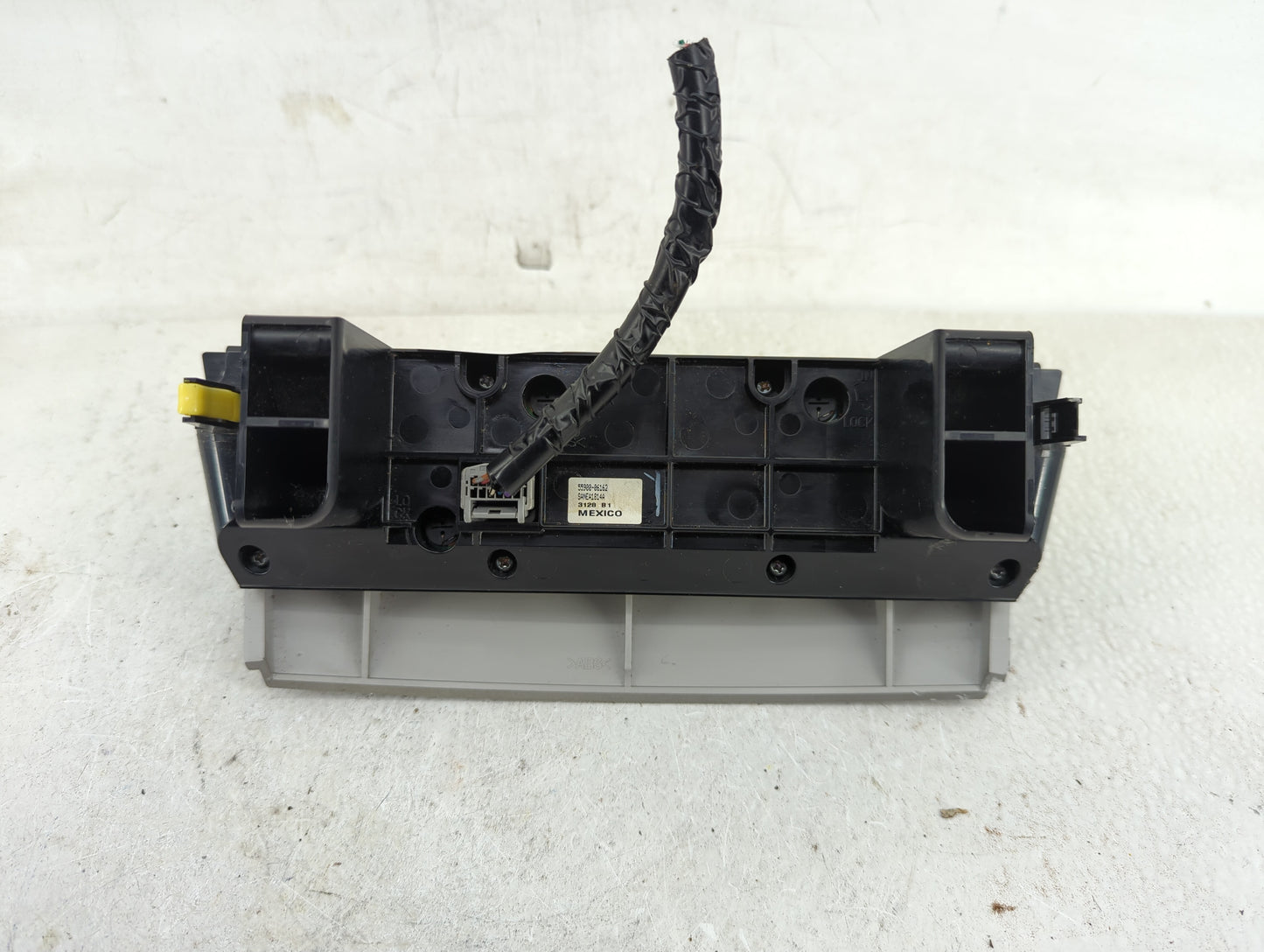 2009 Toyota Camry Climate Control Module Temperature AC/Heater Replacement P/N:55900-06161 Fits OEM Used Auto Parts - Oemuse