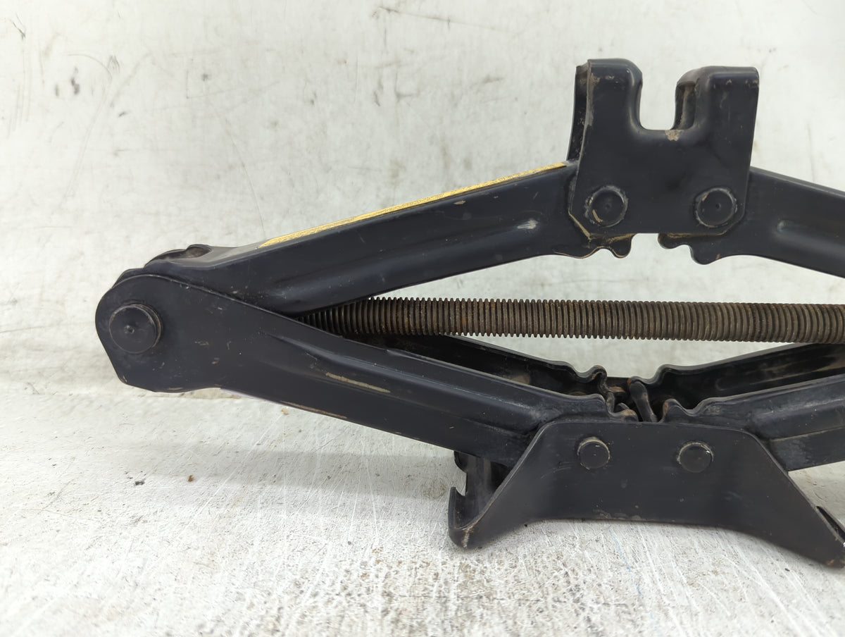 2009 Toyota Camry Spare Scissor Car Jack 1429234 - Oemusedautoparts1.com