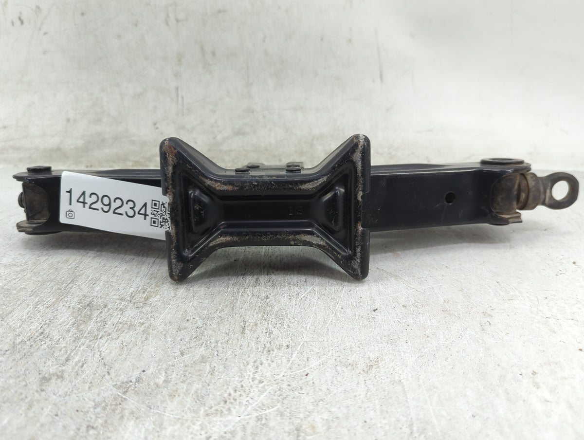 2009 Toyota Camry Spare Scissor Car Jack 1429234 - Oemusedautoparts1.com