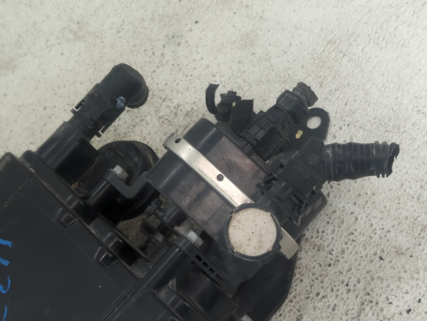 2009 Toyota Camry Fuel Vapor Charcoal Canister - Oemusedautoparts1.com