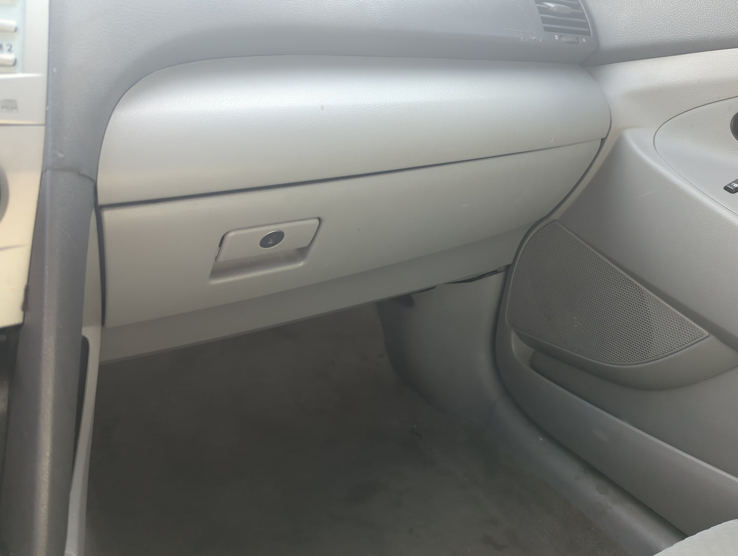 2009 Toyota Camry Passenger Glove Box Door Storage Compartment 5026855 - Oemusedautoparts1.com