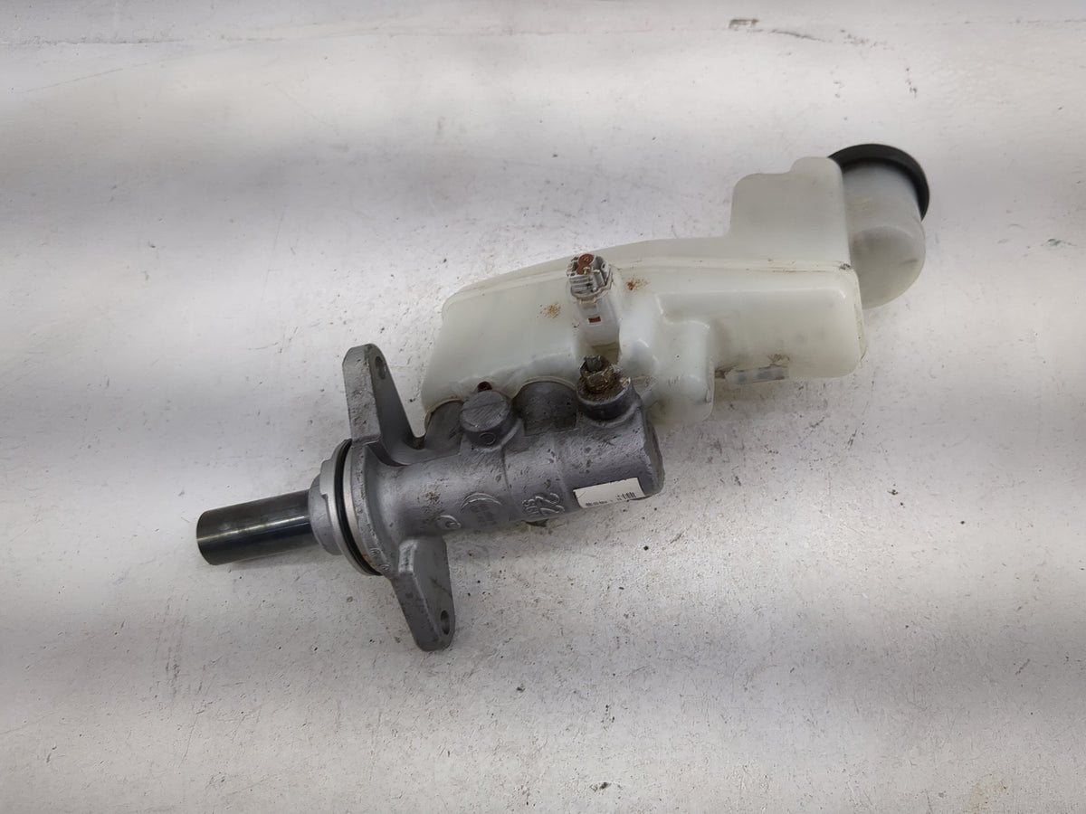 2007-2011 Toyota Camry Brake Master Cylinder 5026873 - Oemusedautoparts1.com