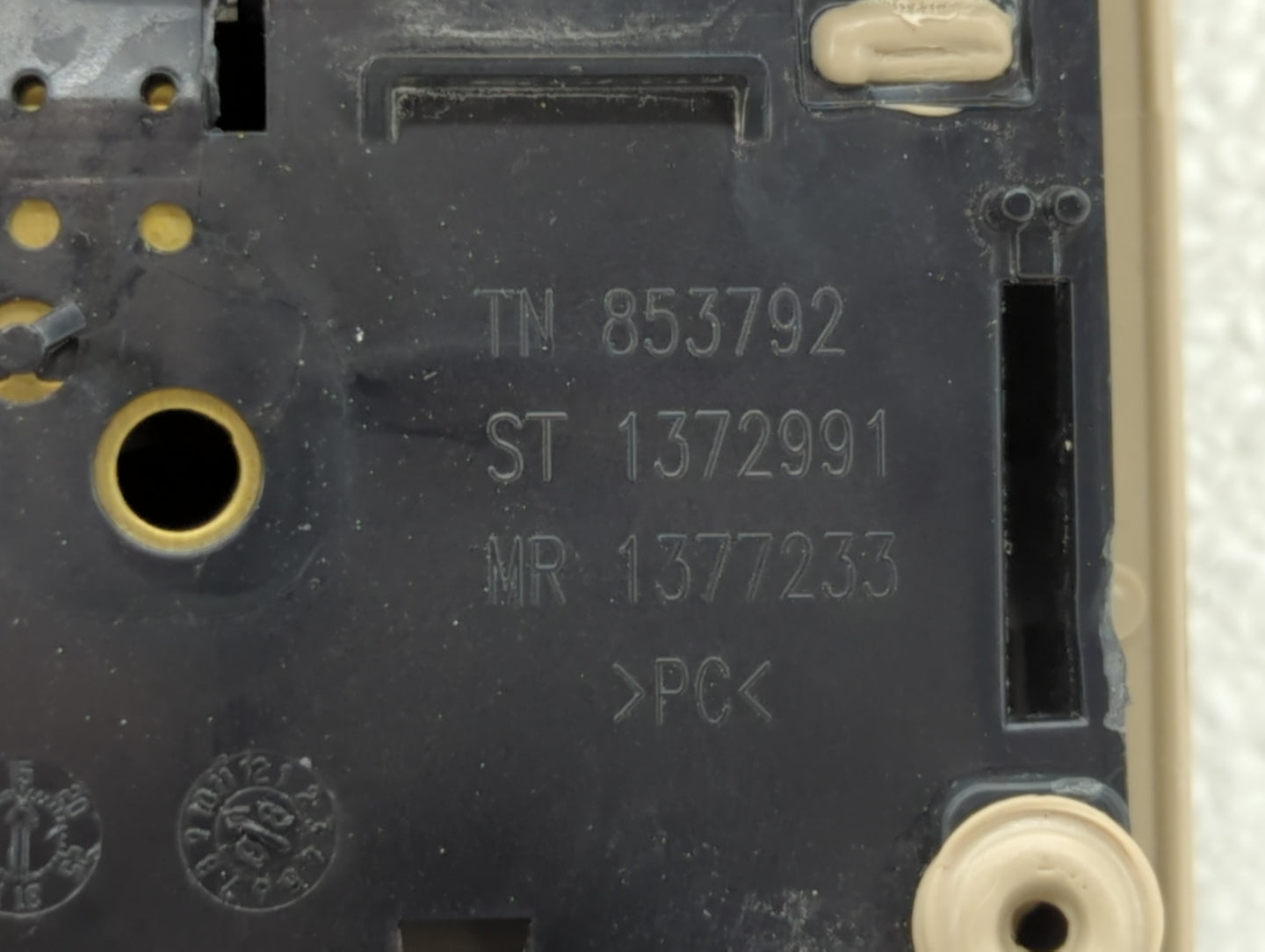2009 Toyota Camry Overhead Roof Console - Oemusedautoparts1.com