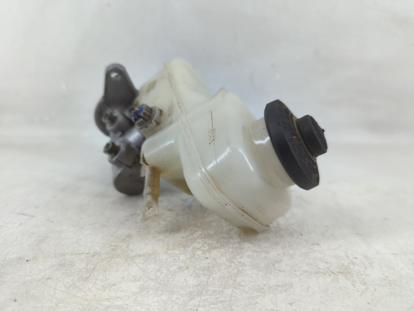 2009-2010 Toyota Corolla Brake Master Cylinder - Oemusedautoparts1.com