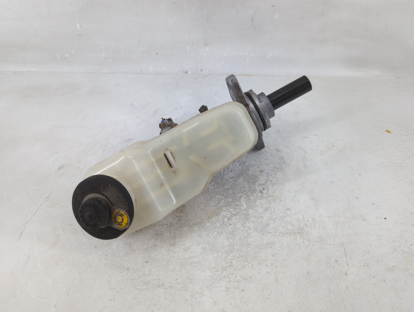 2009-2010 Toyota Corolla Brake Master Cylinder - Oemusedautoparts1.com