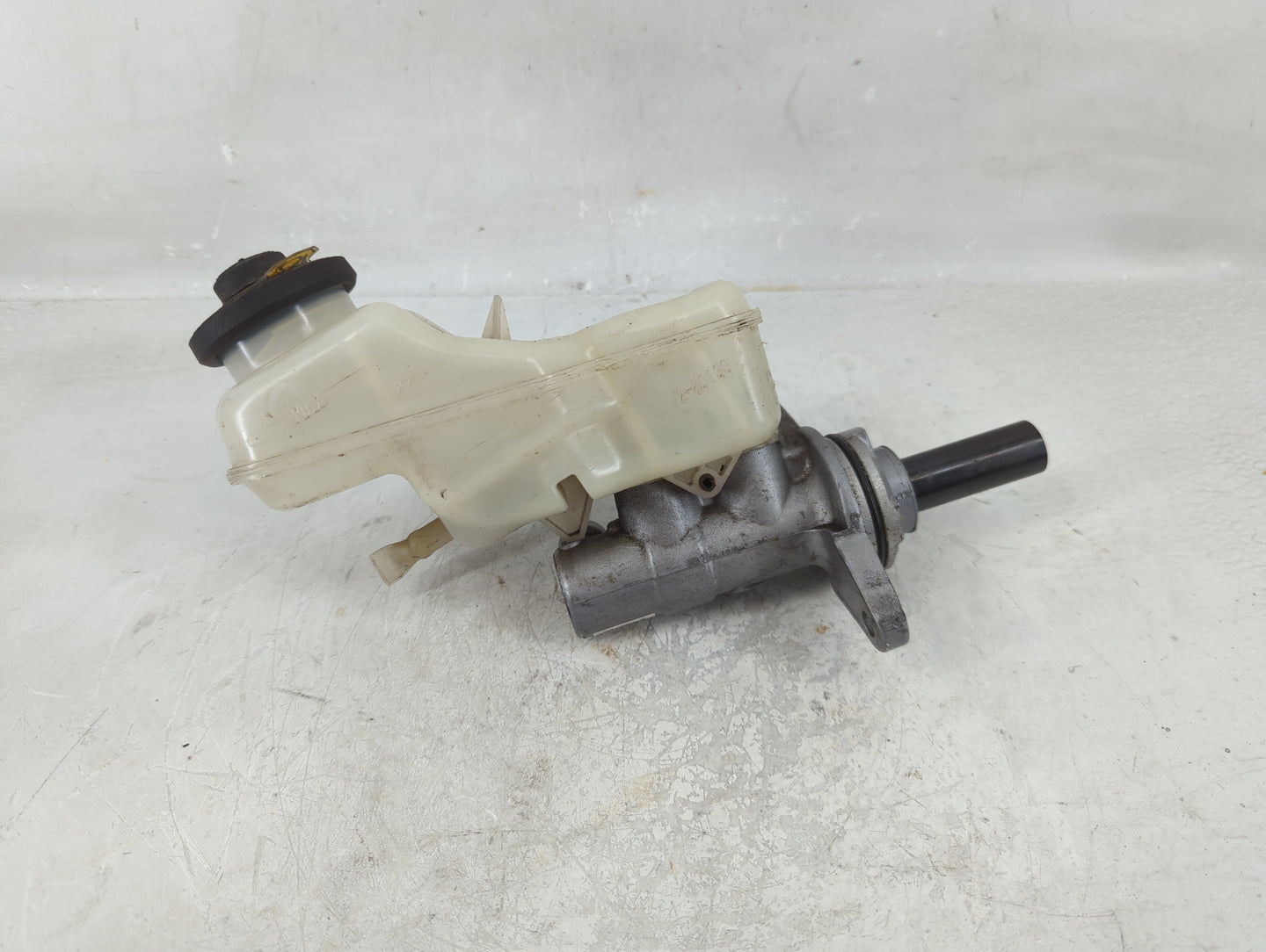 2009-2010 Toyota Corolla Brake Master Cylinder - Oemusedautoparts1.com