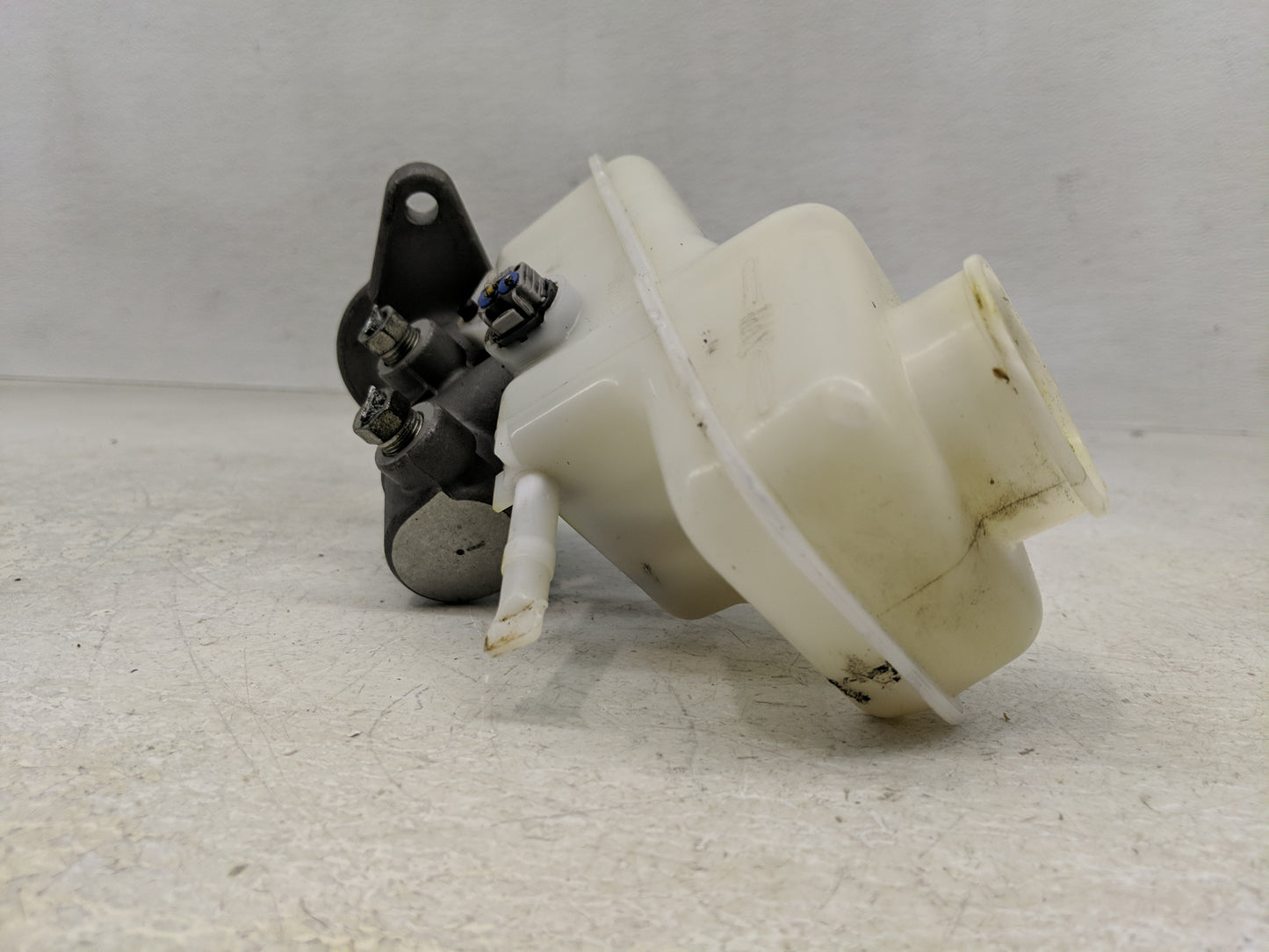2009-2010 Toyota Corolla Brake Master Cylinder - Oemusedautoparts1.com