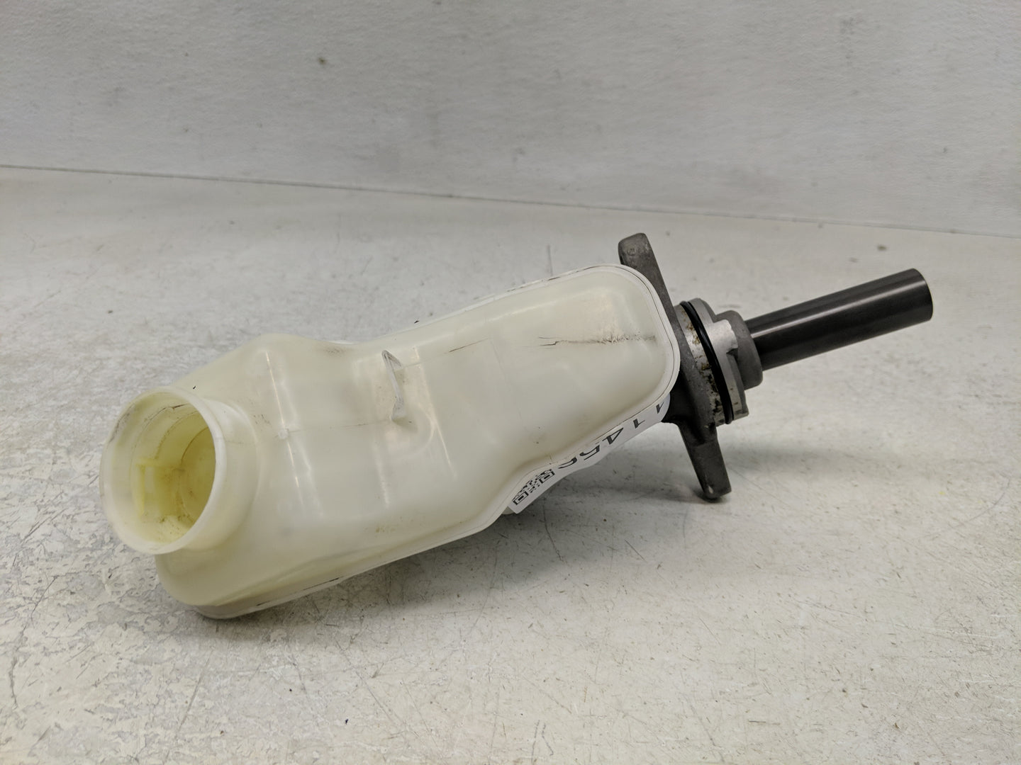 2009-2010 Toyota Corolla Brake Master Cylinder - Oemusedautoparts1.com