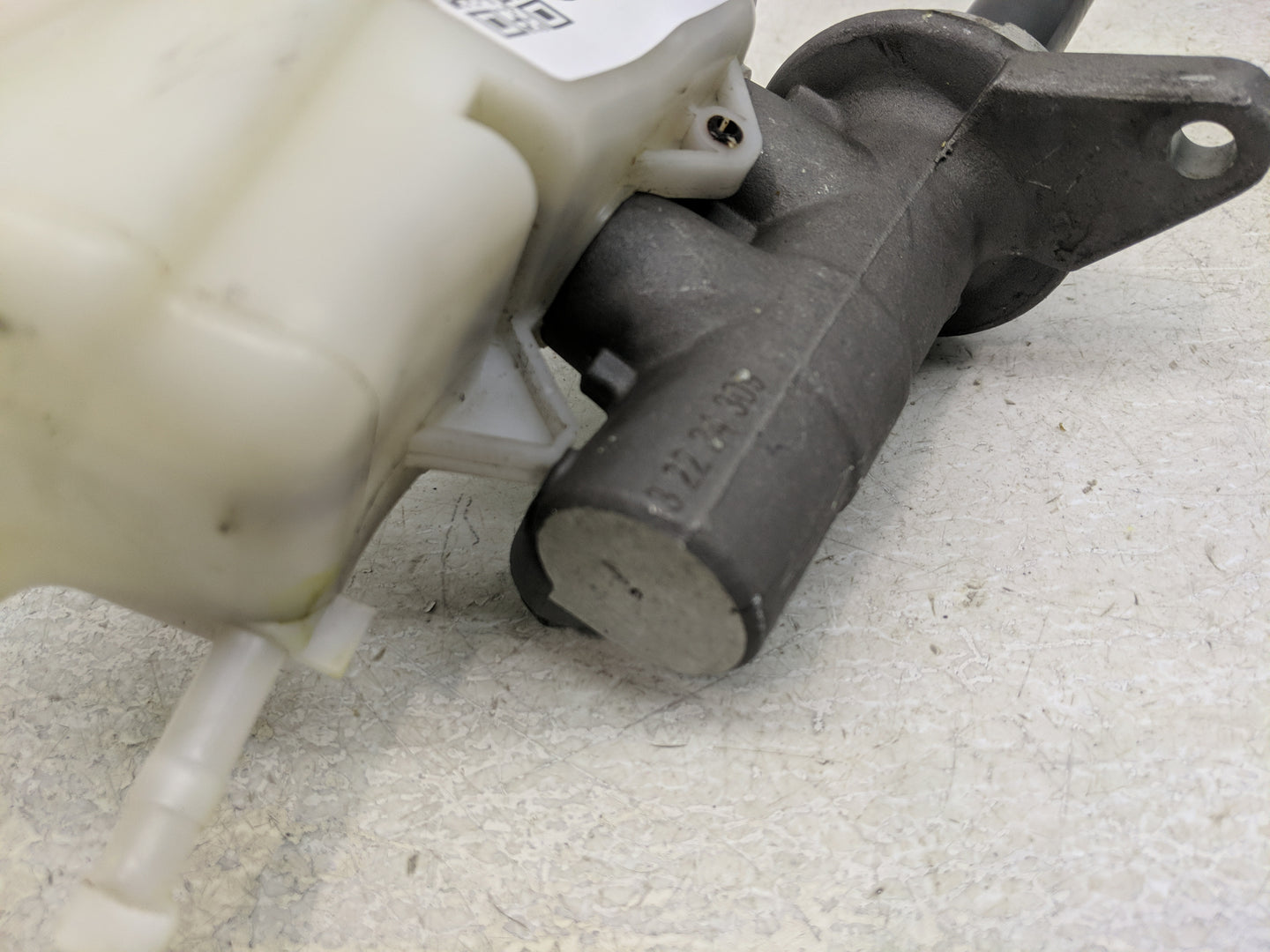 2009-2010 Toyota Corolla Brake Master Cylinder - Oemusedautoparts1.com